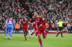 包含里程碑夜！利物浦绝杀压哨，中超集结日刷纪录，引发热议，身体对抗强度拉满的词条九游会官方网站